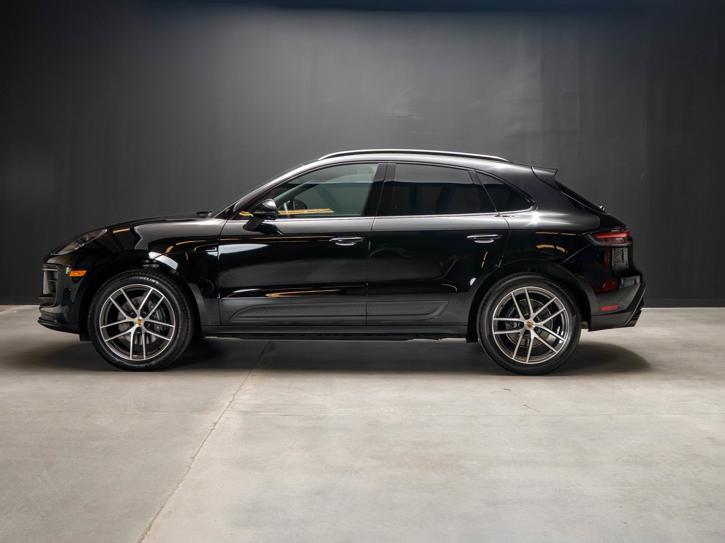 Certified 2026 Porsche Macan AWD/4WD image 2