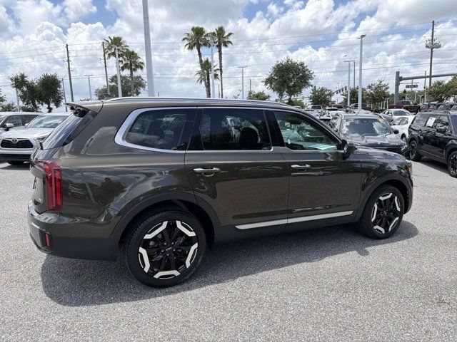 Used 2025 Kia Telluride S AWD/4WD image 2