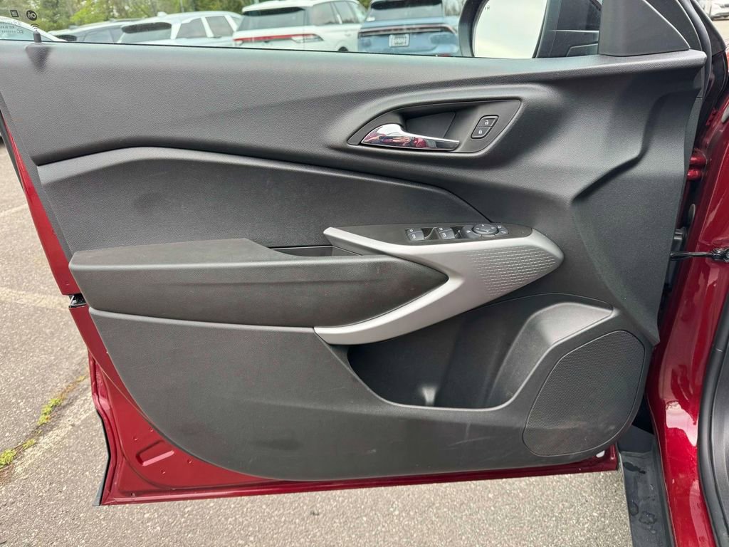 Used 2024 Chevrolet Trax RS w/ Driver Confidence Package FWD image 17