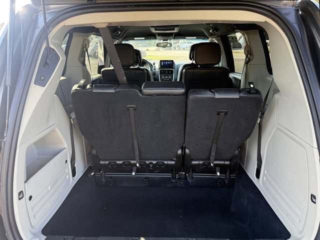 Used 2017 Dodge Grand Caravan SE image 40