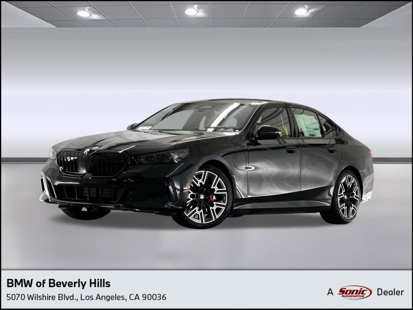 New 2026 BMW 550e xDrive w/ Premium Package