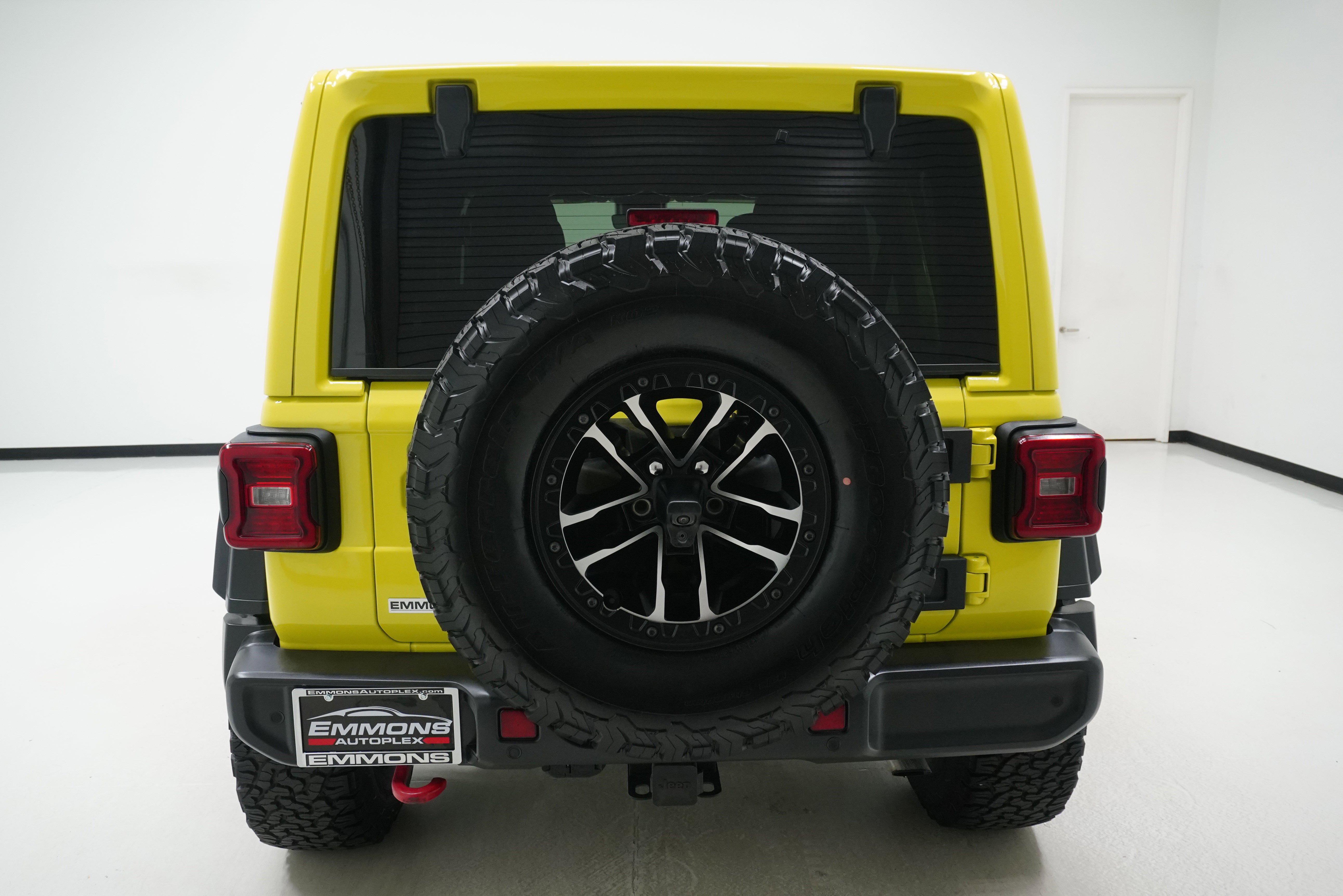 Used 2024 Jeep Wrangler Unlimited Rubicon w/ XTREMEE 35" Tire Package image 5