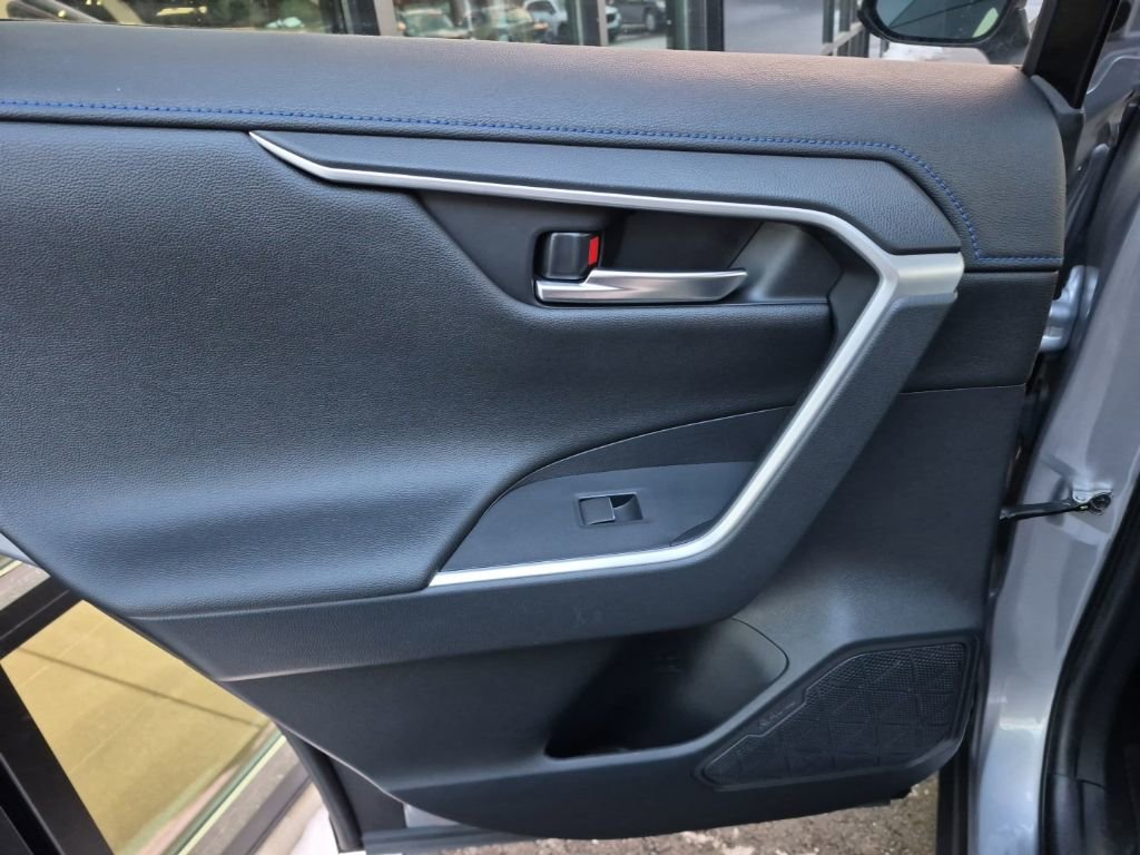 Used 2020 Toyota RAV4 XSE image 16