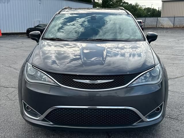 Used 2017 Chrysler Pacifica Touring Plus w/ Tire & Wheel Group FWD image 4