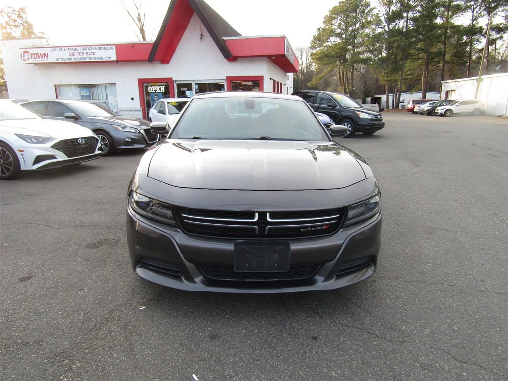 Used 2015 Dodge Charger SE w/ Sport Appearance Group image 2