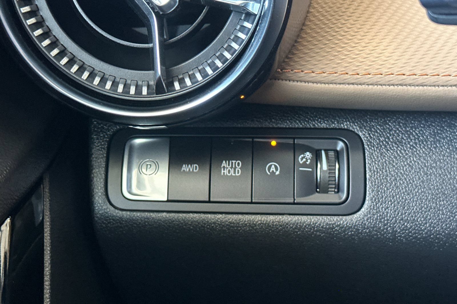 Used 2025 Chevrolet Equinox ACTIV w/ Safety and Technology Package AWD/4WD image 36