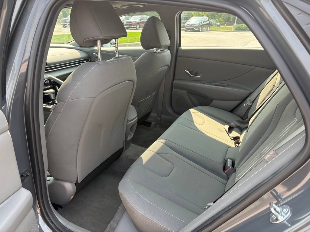 Used 2025 Hyundai Elantra SEL FWD image 16