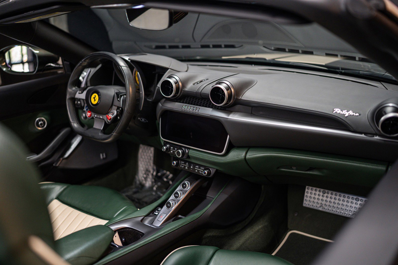 Used 2019 Ferrari Portofino RWD image 11