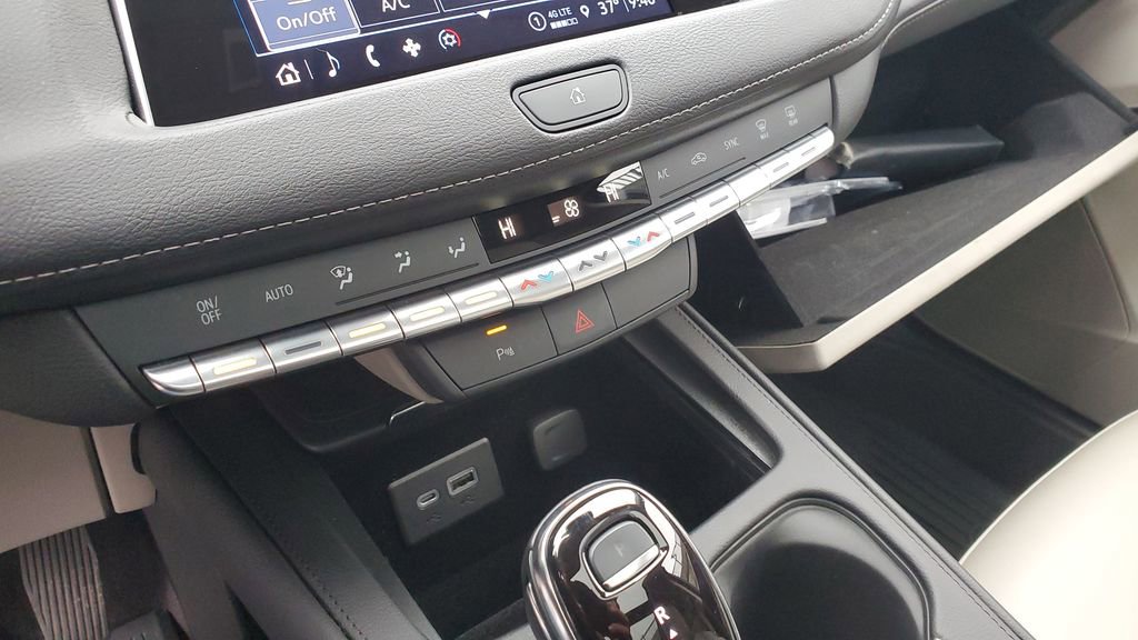 Certified 2023 Cadillac XT4 Luxury image 34