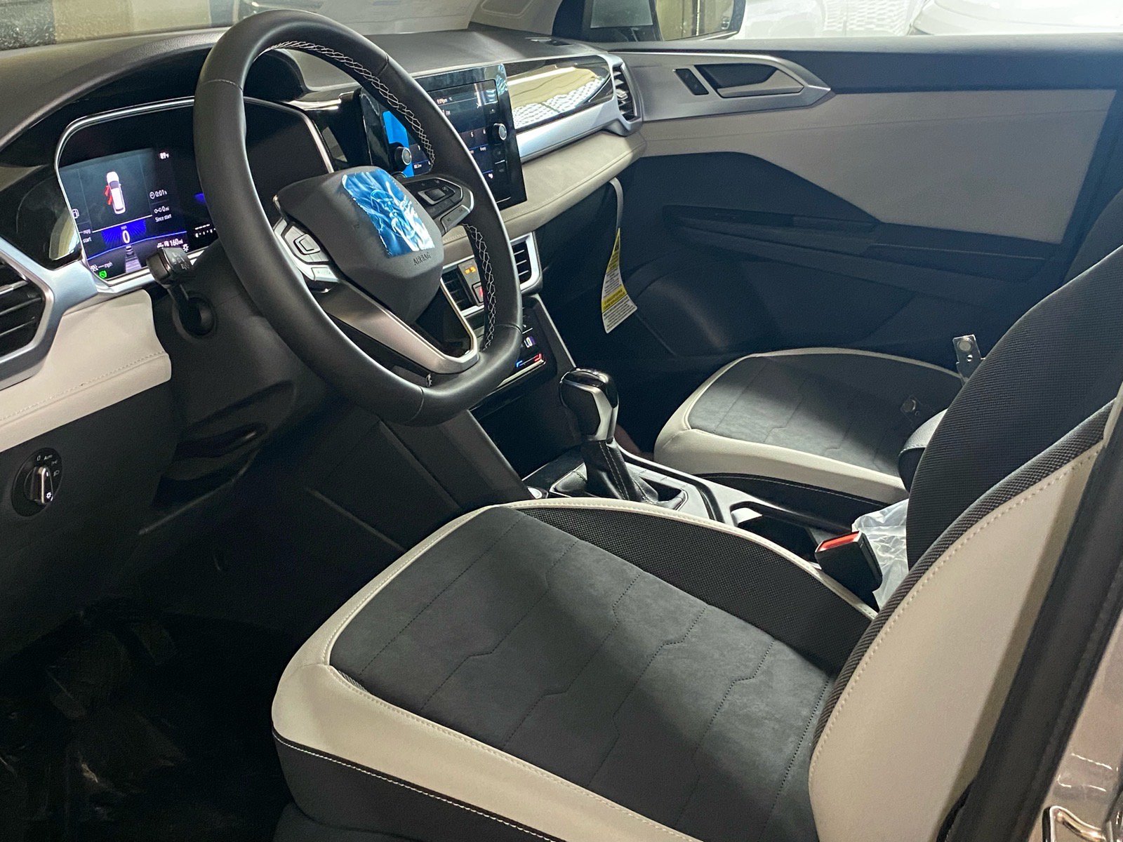 New 2026 Volkswagen Taos SE FWD image 8