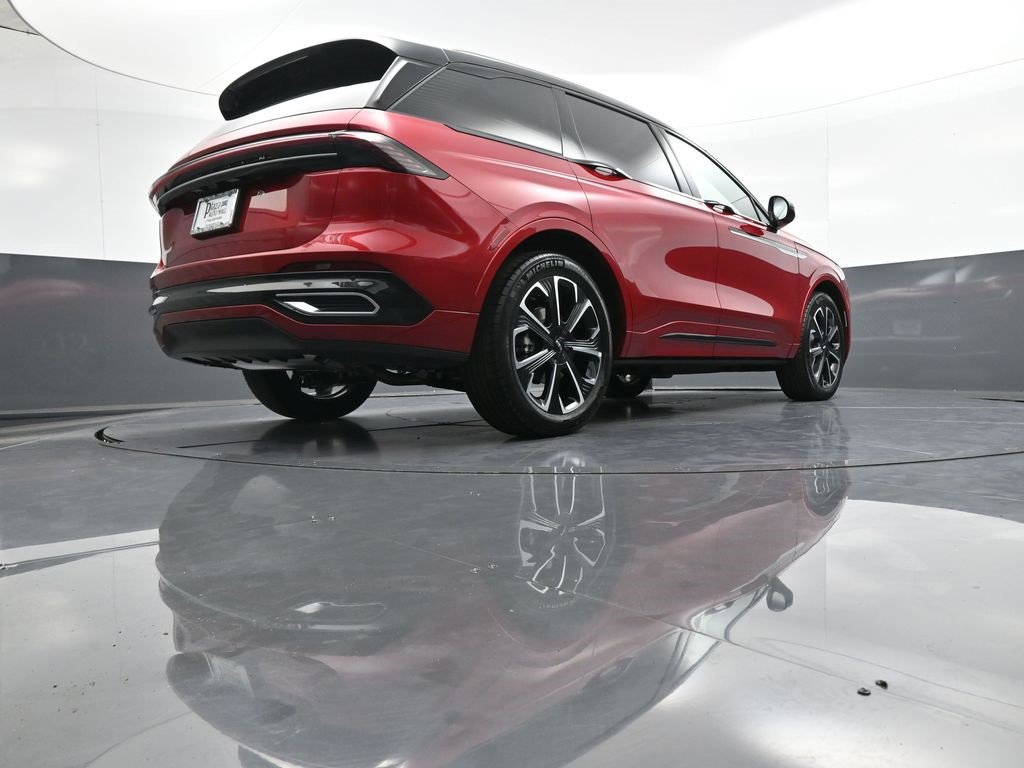 Used 2025 Lincoln Nautilus Reserve image 33