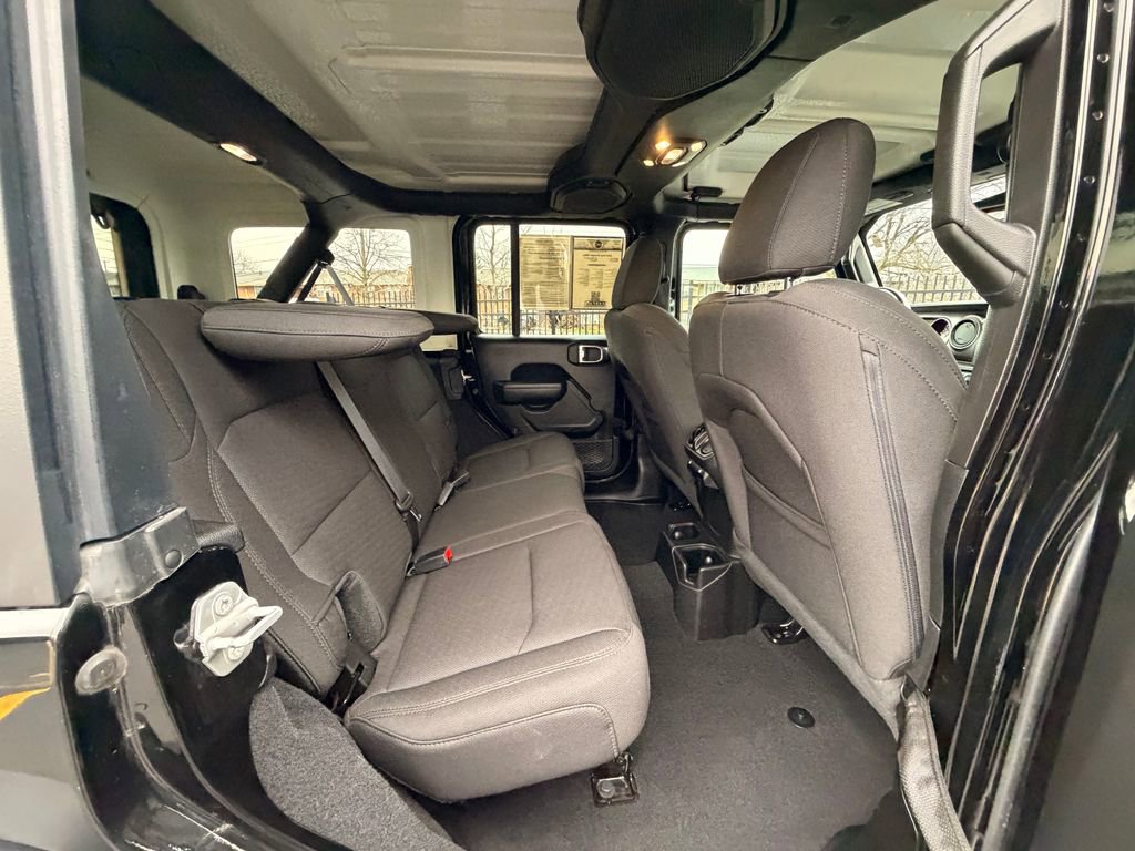 Used 2023 Jeep Wrangler Willys image 17