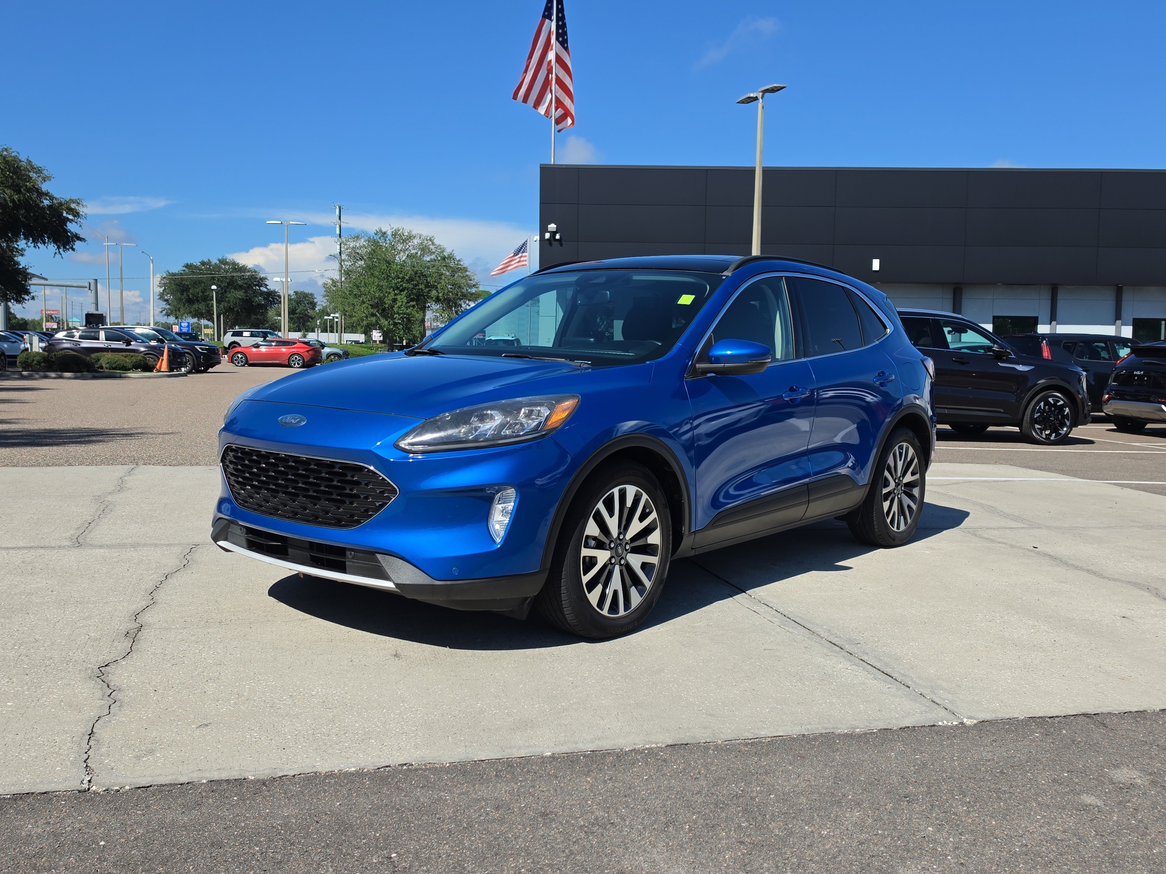 Used 2020 Ford Escape Titanium FWD image 4