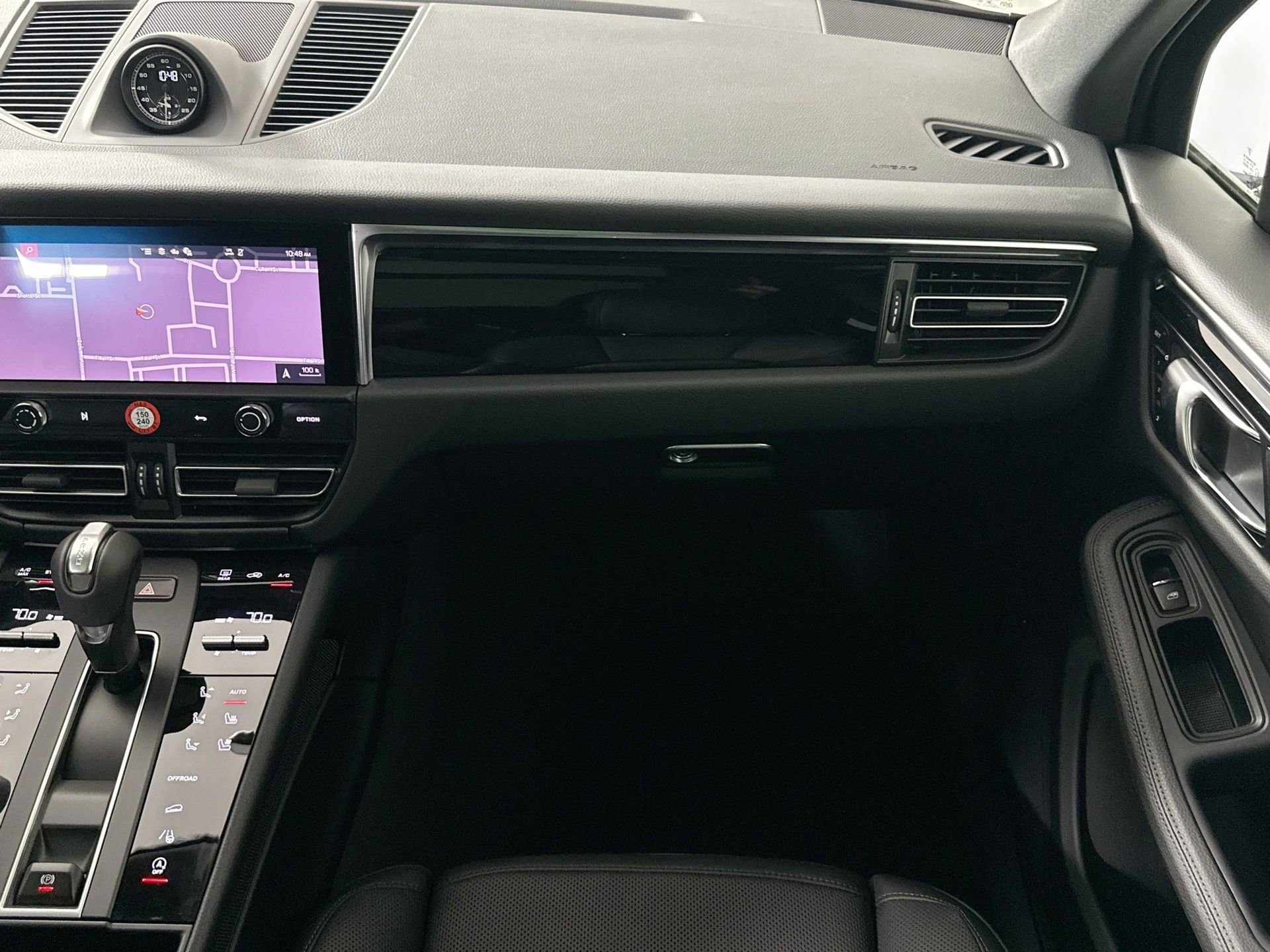 Certified 2025 Porsche Macan image 36