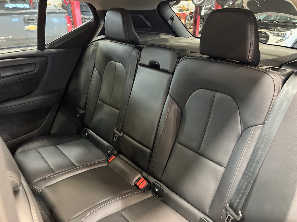 Used 2025 Volvo XC40 B5 Plus image 35