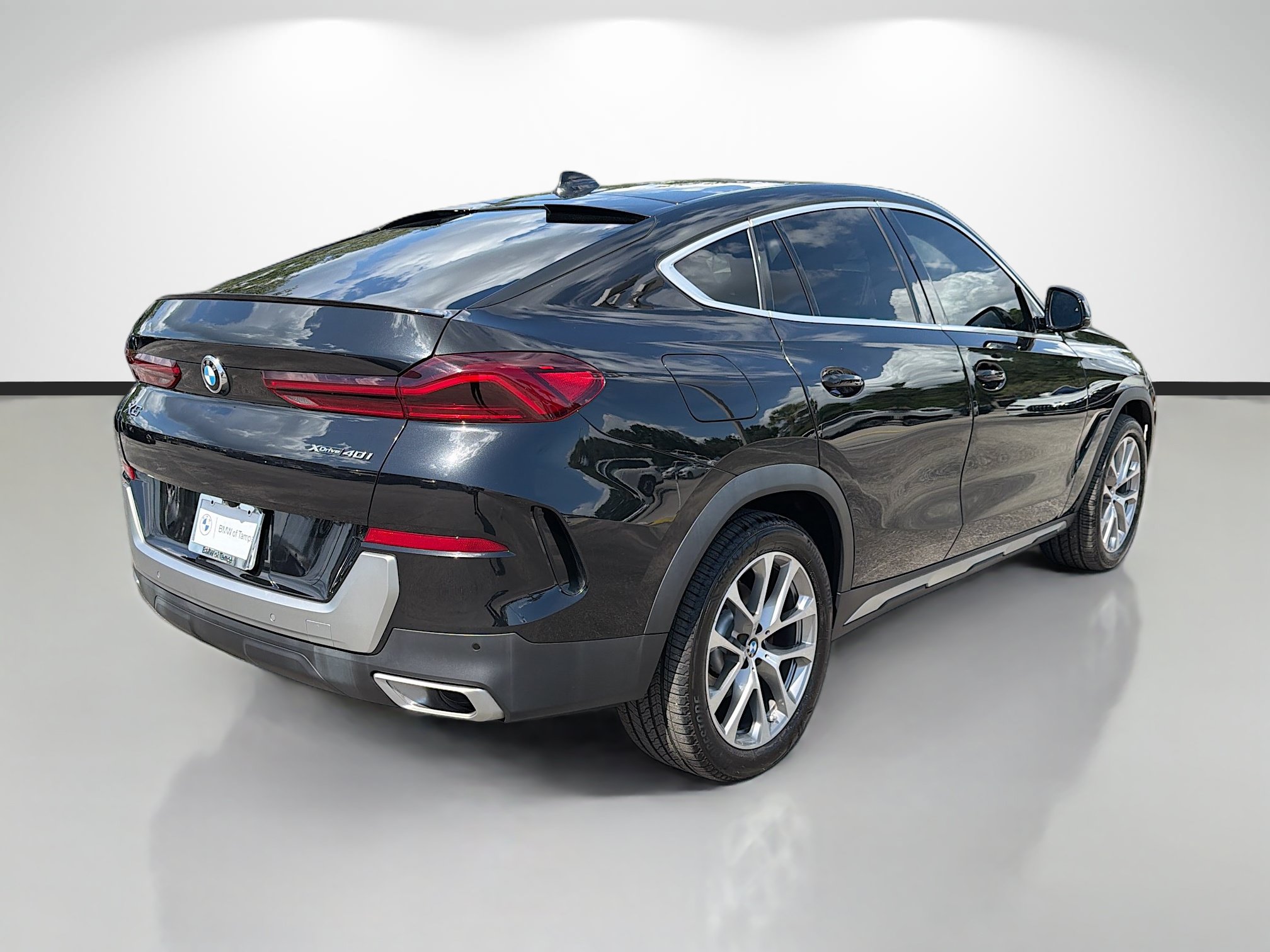 Used 2023 BMW X6 xDrive40i AWD/4WD image 3