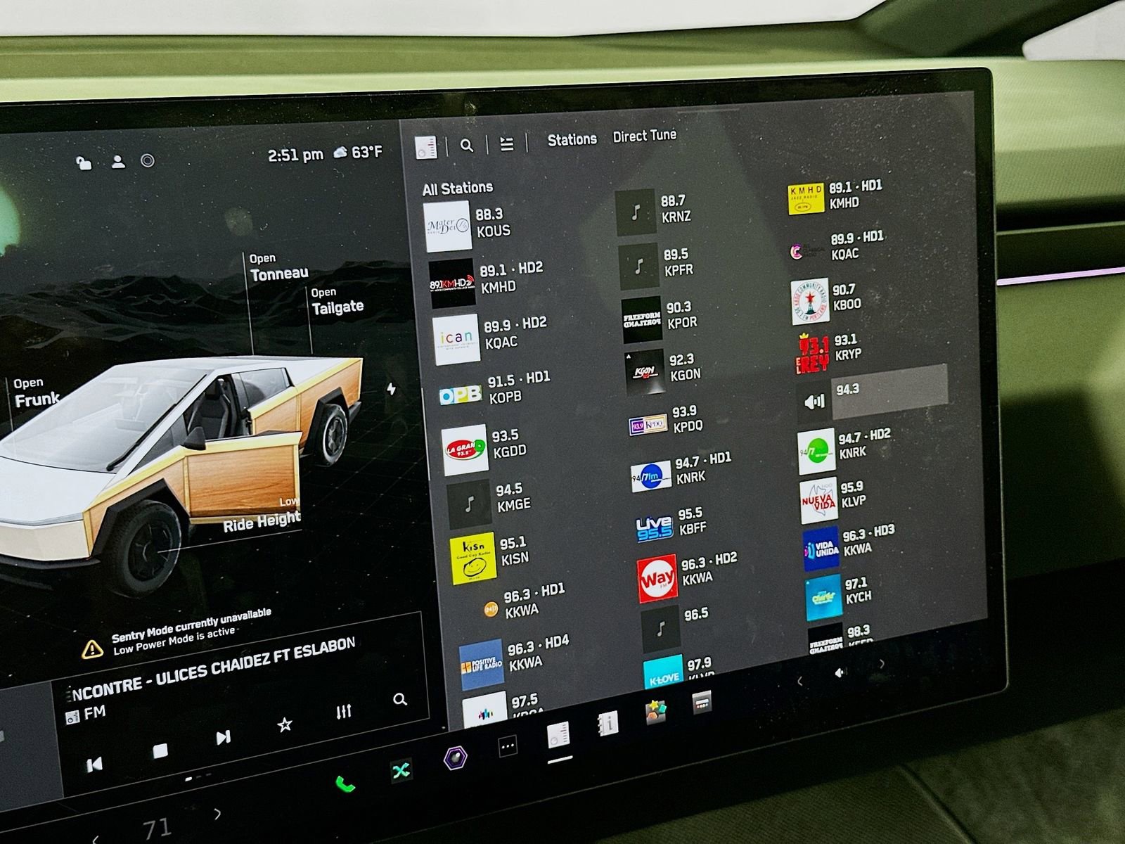 Used 2024 Tesla Cybertruck AWD Crew Cab image 14