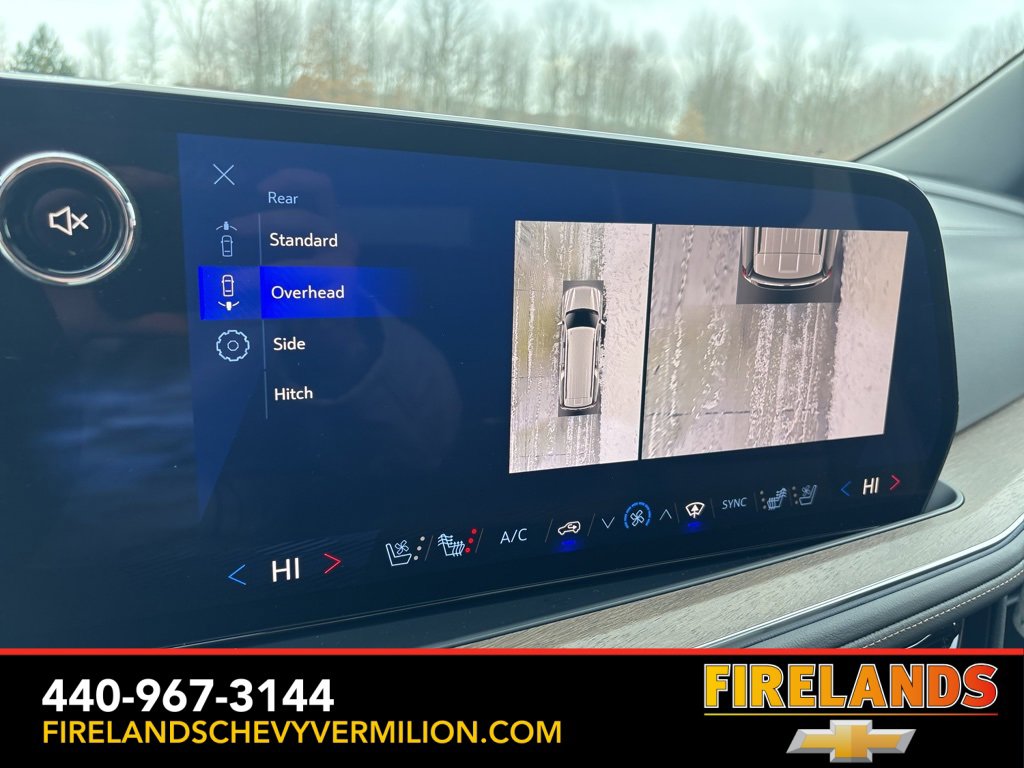 Used 2025 Chevrolet Suburban High Country image 27