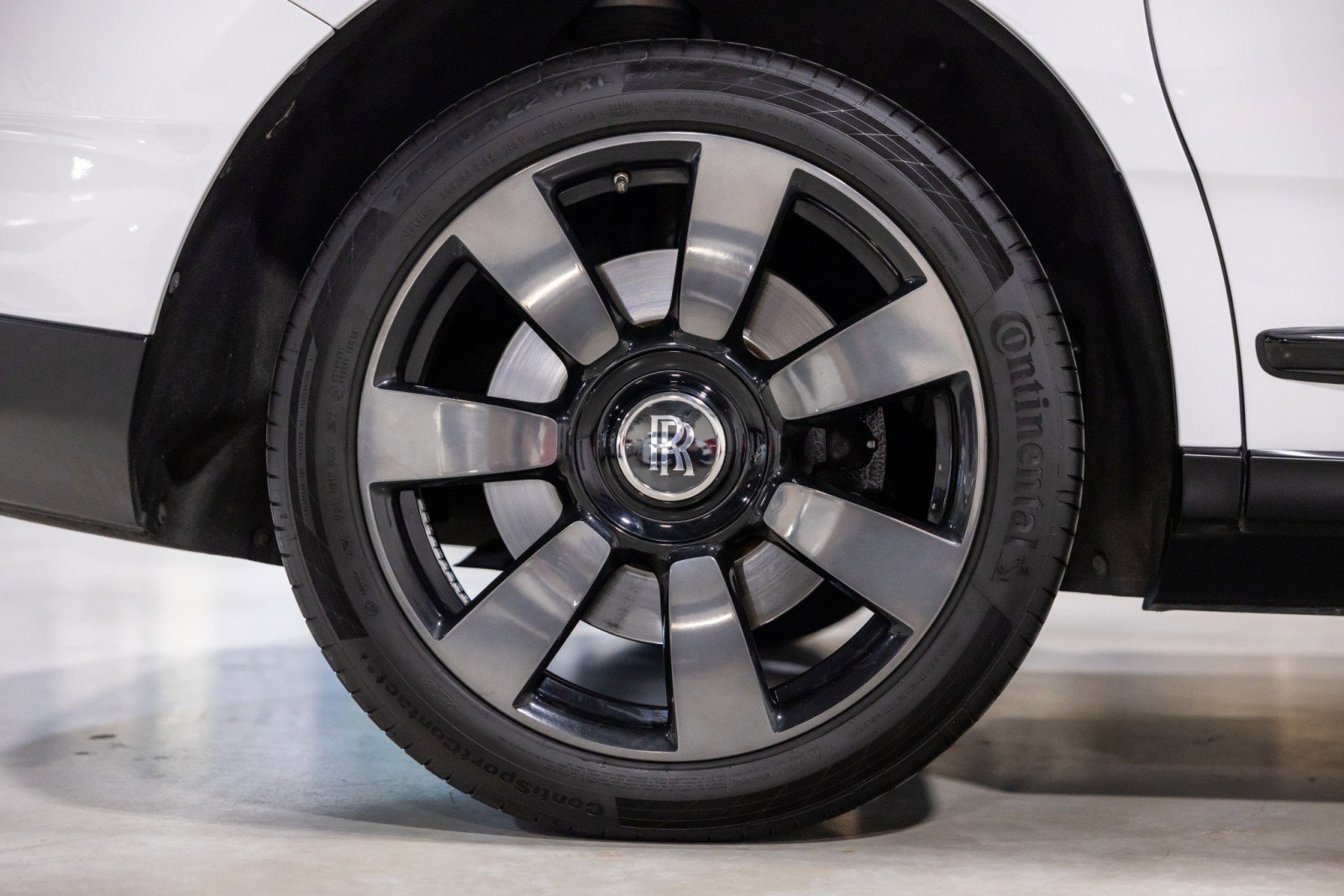 Used 2019 Rolls-Royce Cullinan image 25