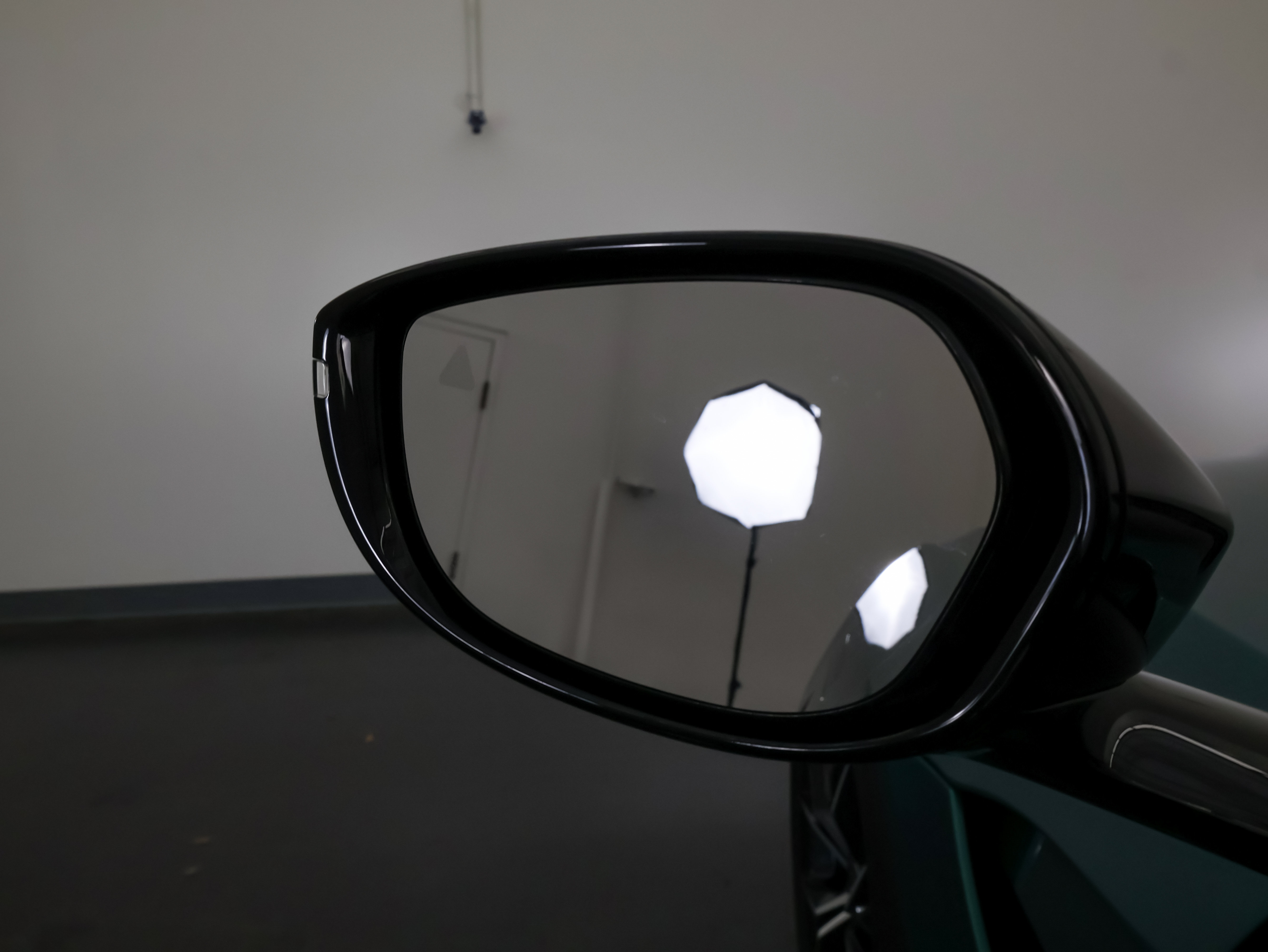 Used 2023 Aston Martin V8 Vantage Roadster RWD image 19