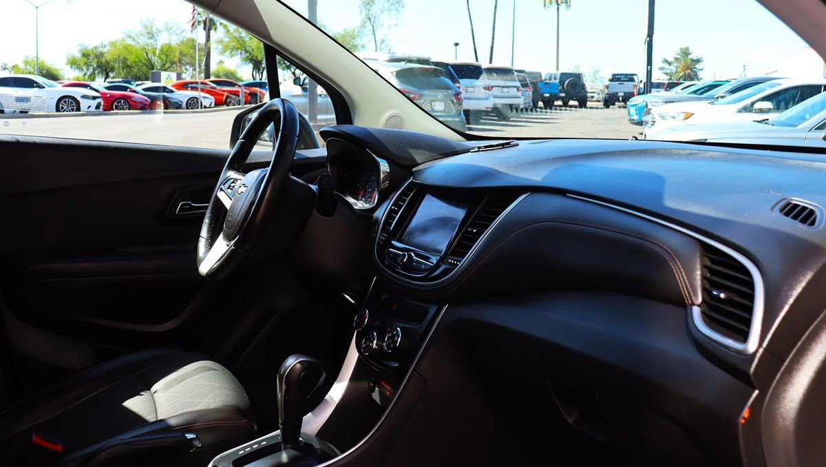 Used 2022 Chevrolet Trax LT w/ LT Convenience Package AWD/4WD image 31