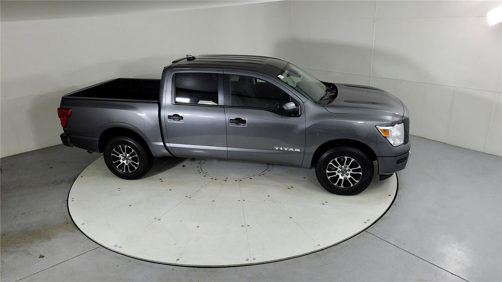 Certified 2024 Nissan Titan SV image 24