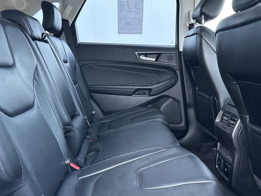 Used 2020 Ford Edge Titanium image 16