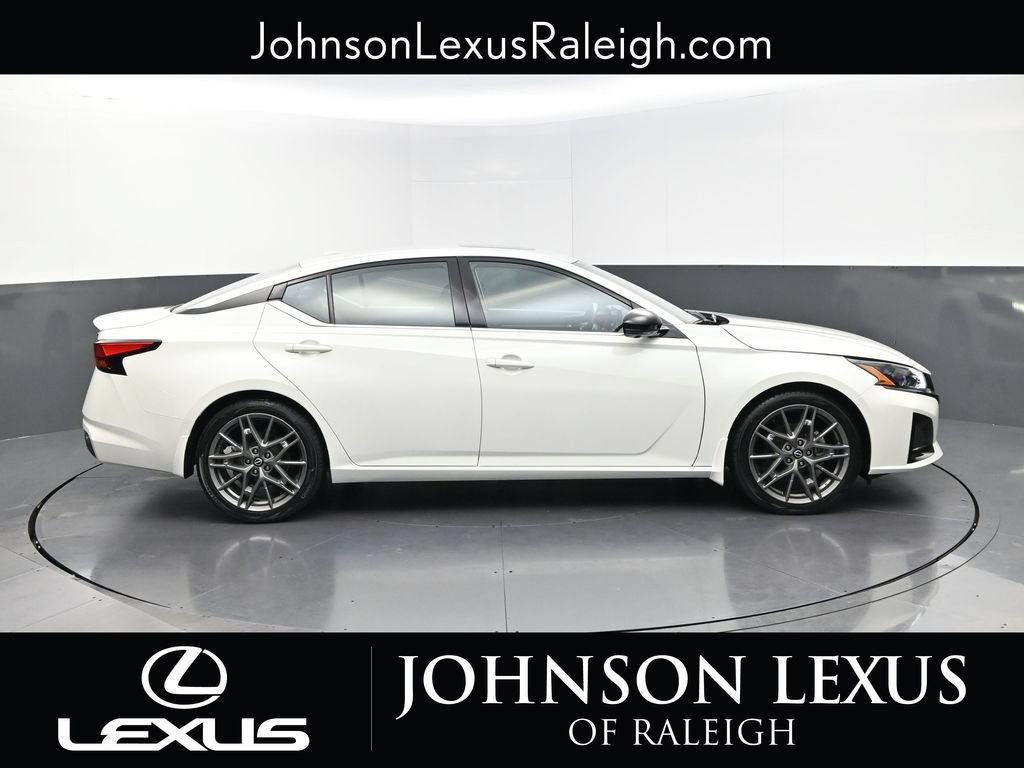 Used 2023 Nissan Altima 2.0 SR FWD image 6