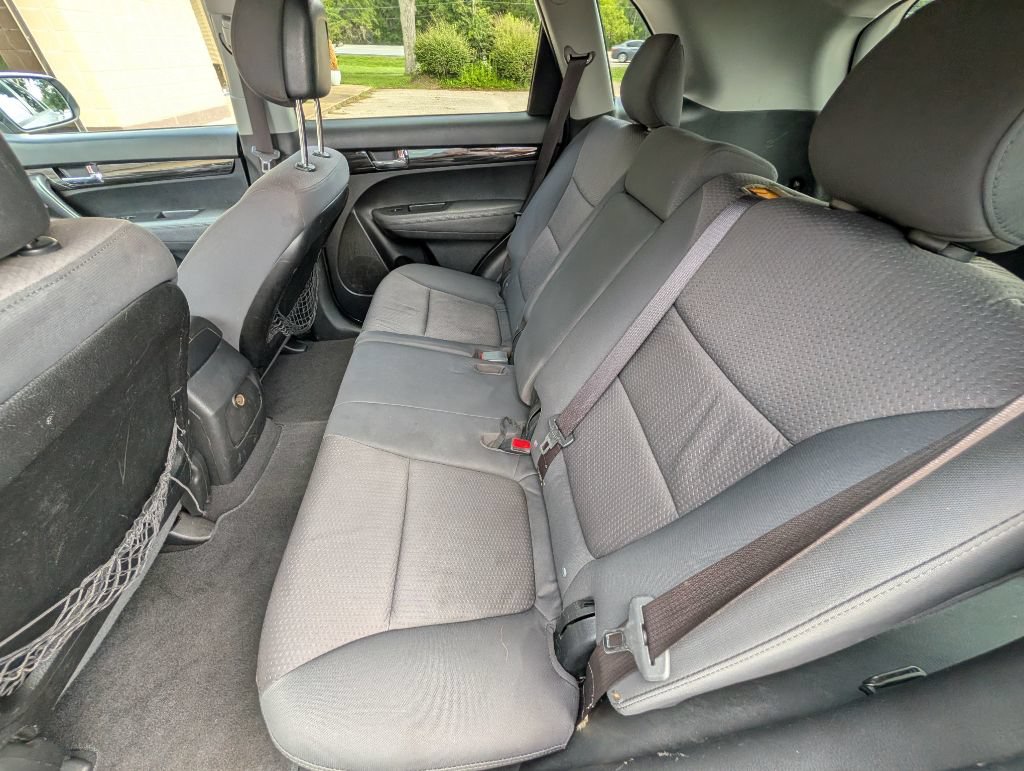 Used 2012 Kia Sorento LX w/ Convenience Pkg FWD image 8