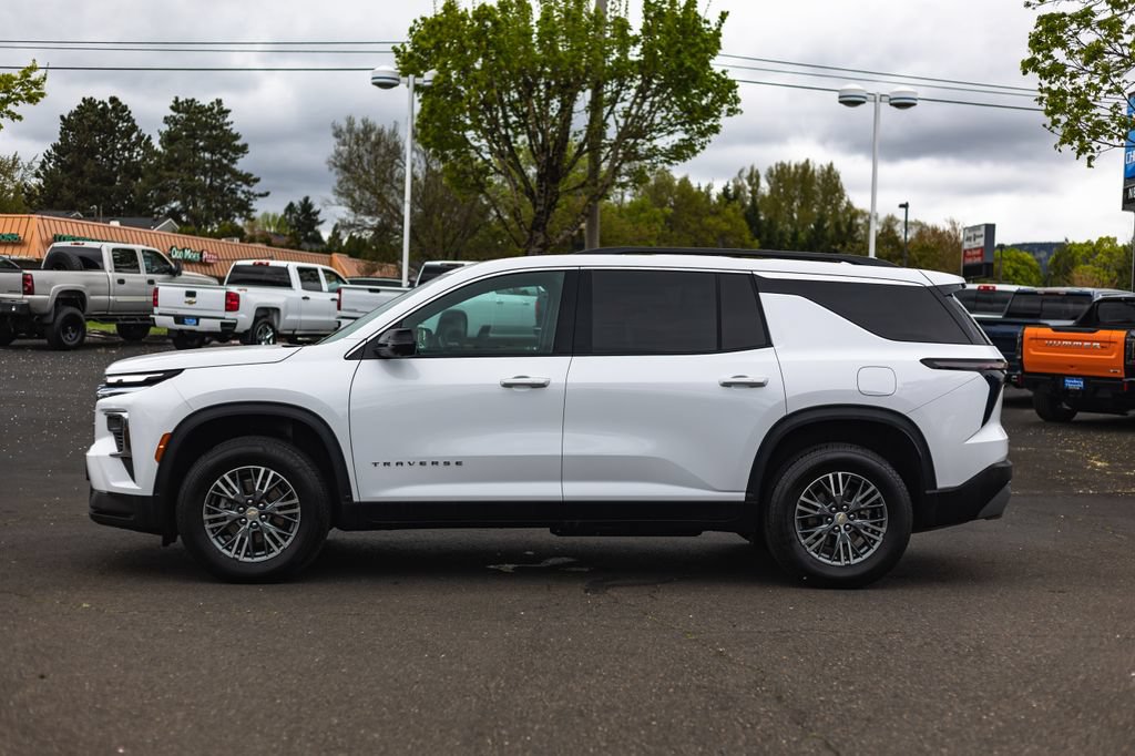 Used 2025 Chevrolet Traverse LT w/ Driver Confidence Package AWD/4WD image 12