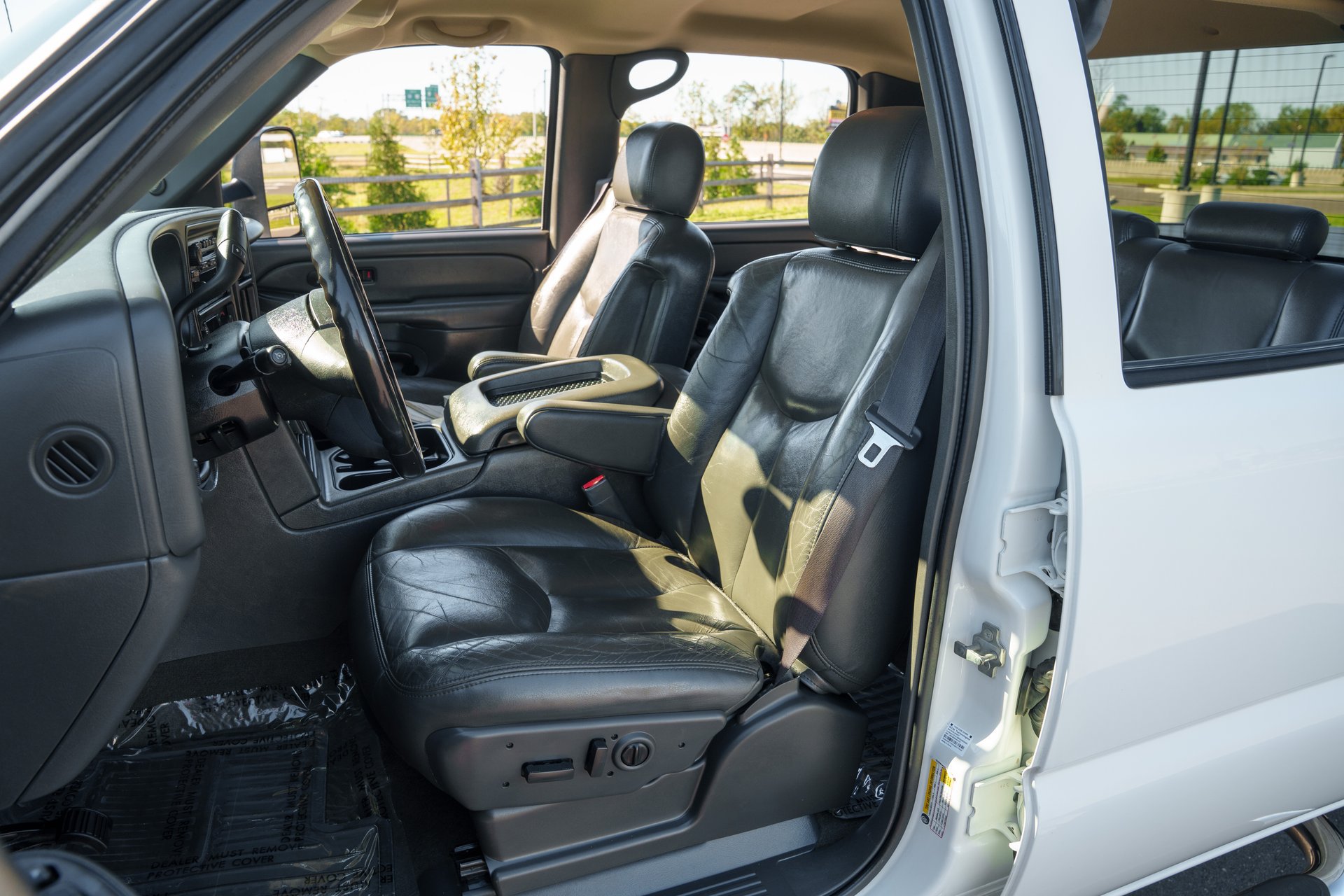 Used 2007 Chevrolet Silverado 2500 LT w/ Heavy-Duty Power Package AWD/4WD image 37