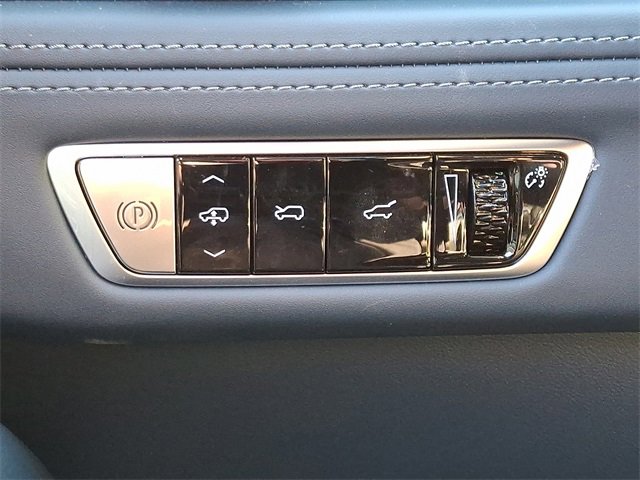 Used 2025 Cadillac Escalade IQ Sport 2 w/ LPO, ONYX Package image 25