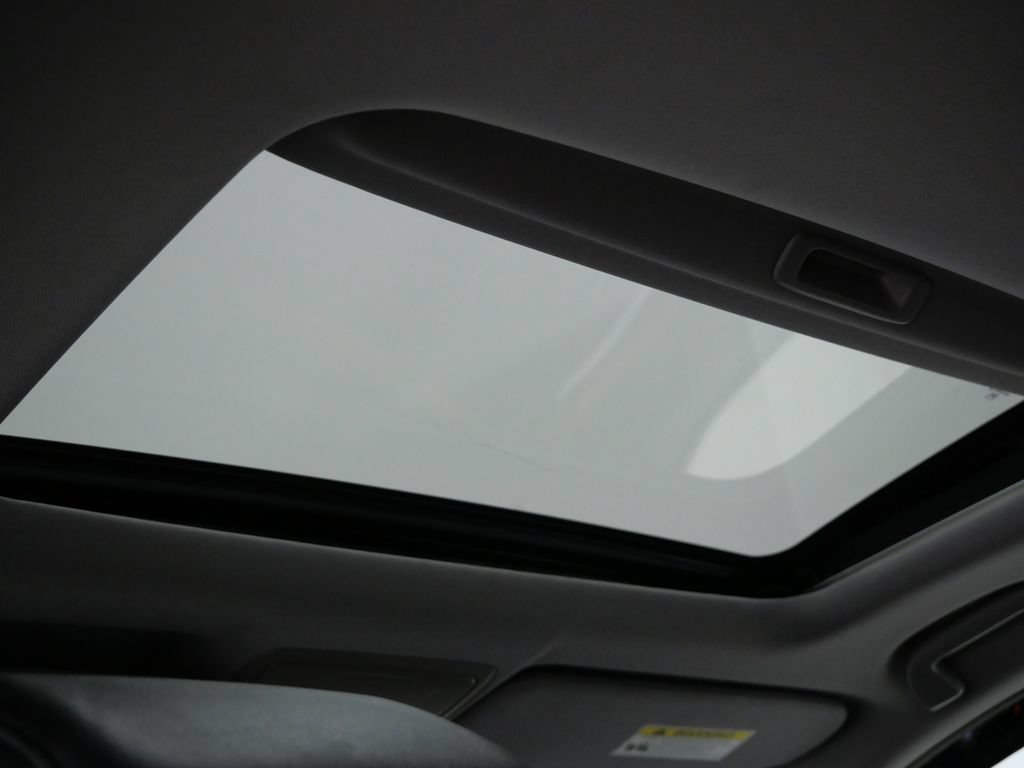 Used 2018 Honda CR-V Touring image 4