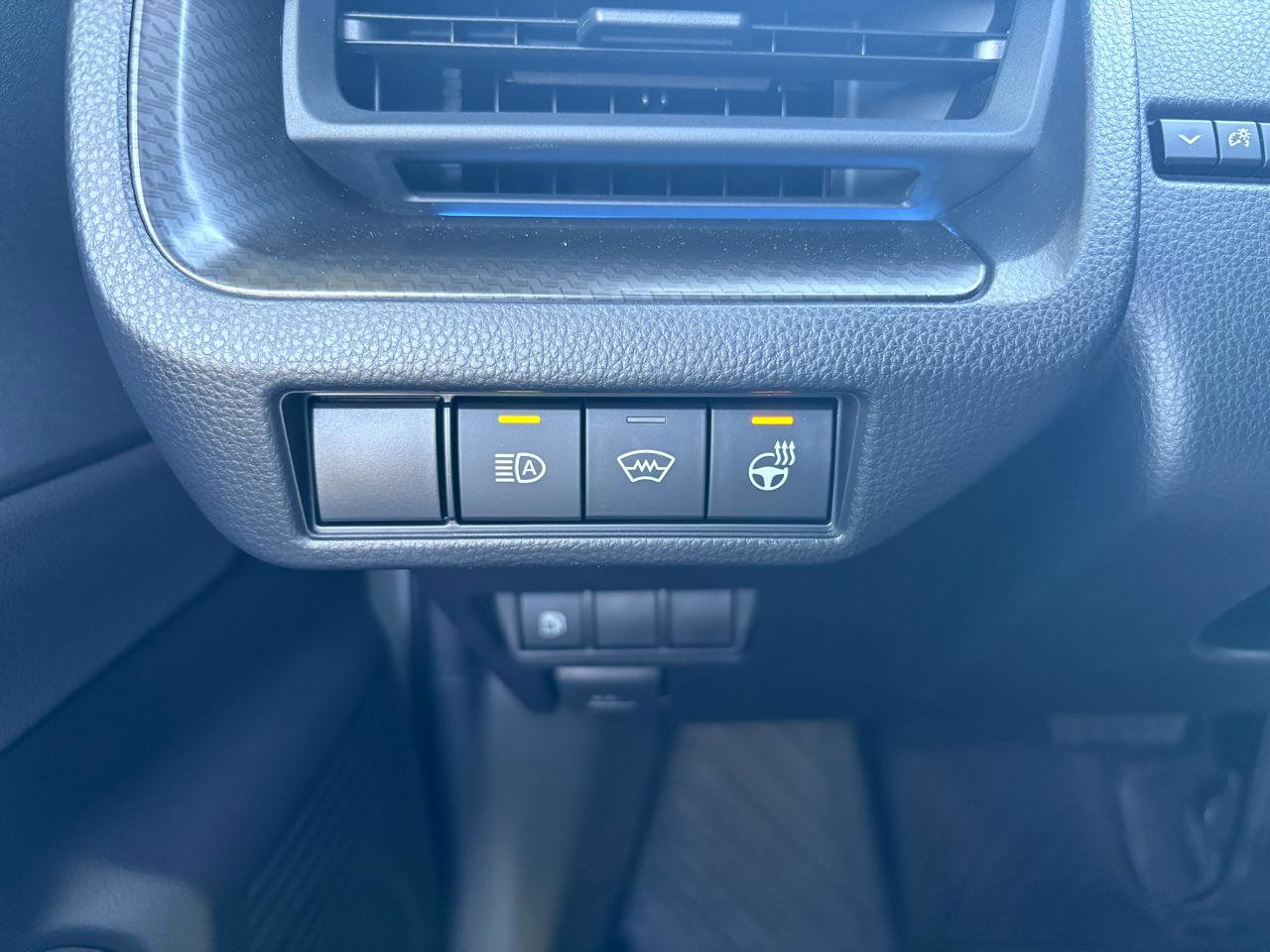 Used 2025 Toyota Prius AWD image 17