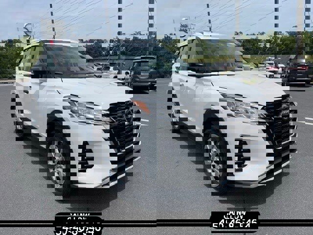 New 2025 Nissan Kicks Play S