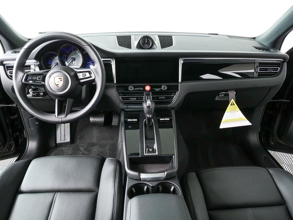 Certified 2026 Porsche Macan AWD/4WD image 19