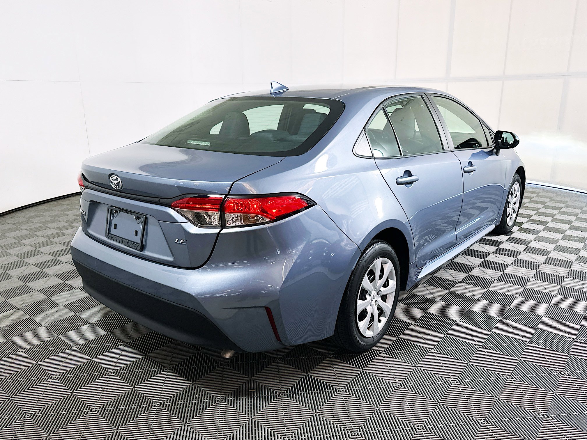 Used 2024 Toyota Corolla LE FWD image 3