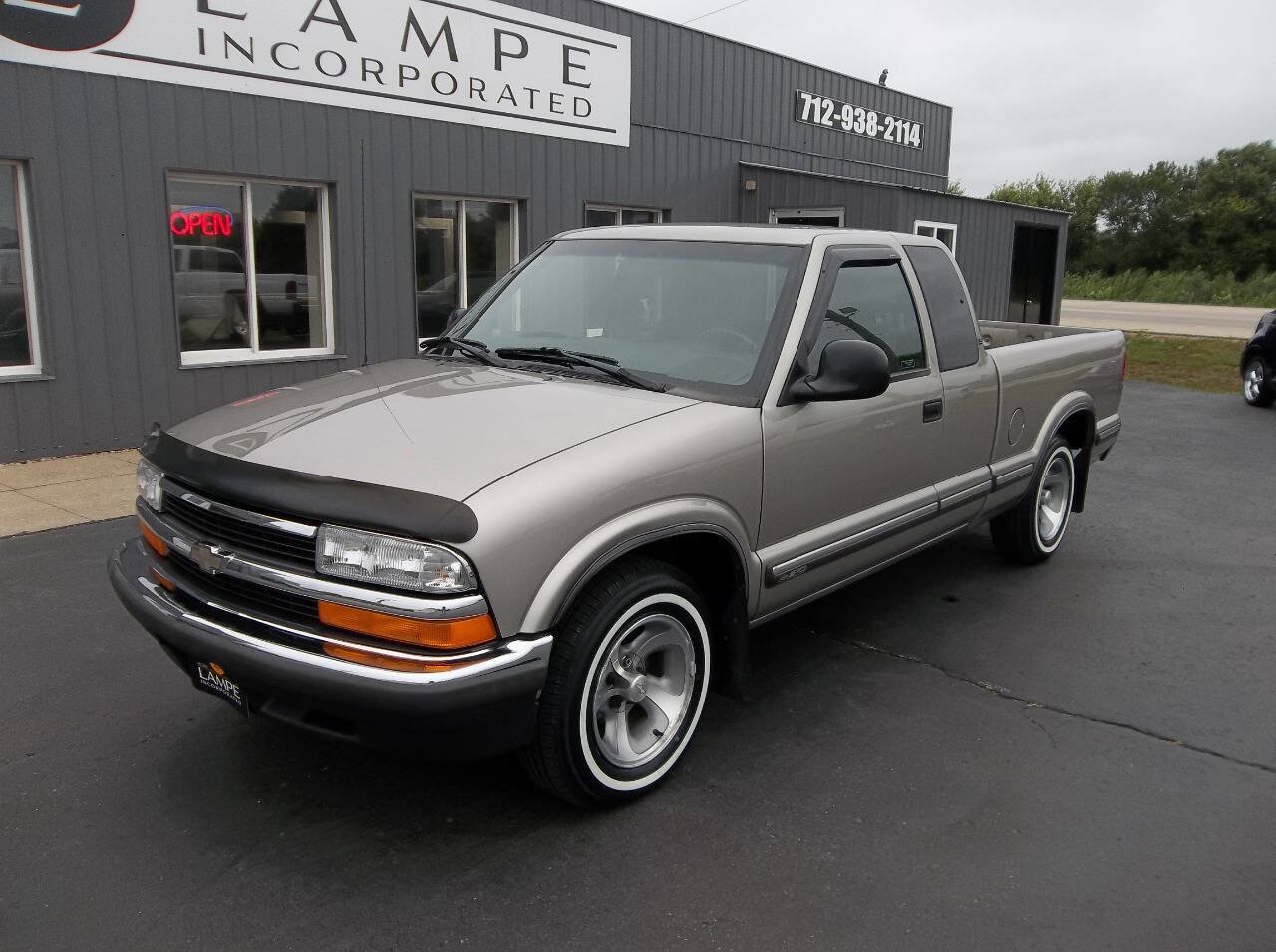 Used 1998 Chevrolet S10 Pickup LS w/ Preferred Equipment Group RWD image 2