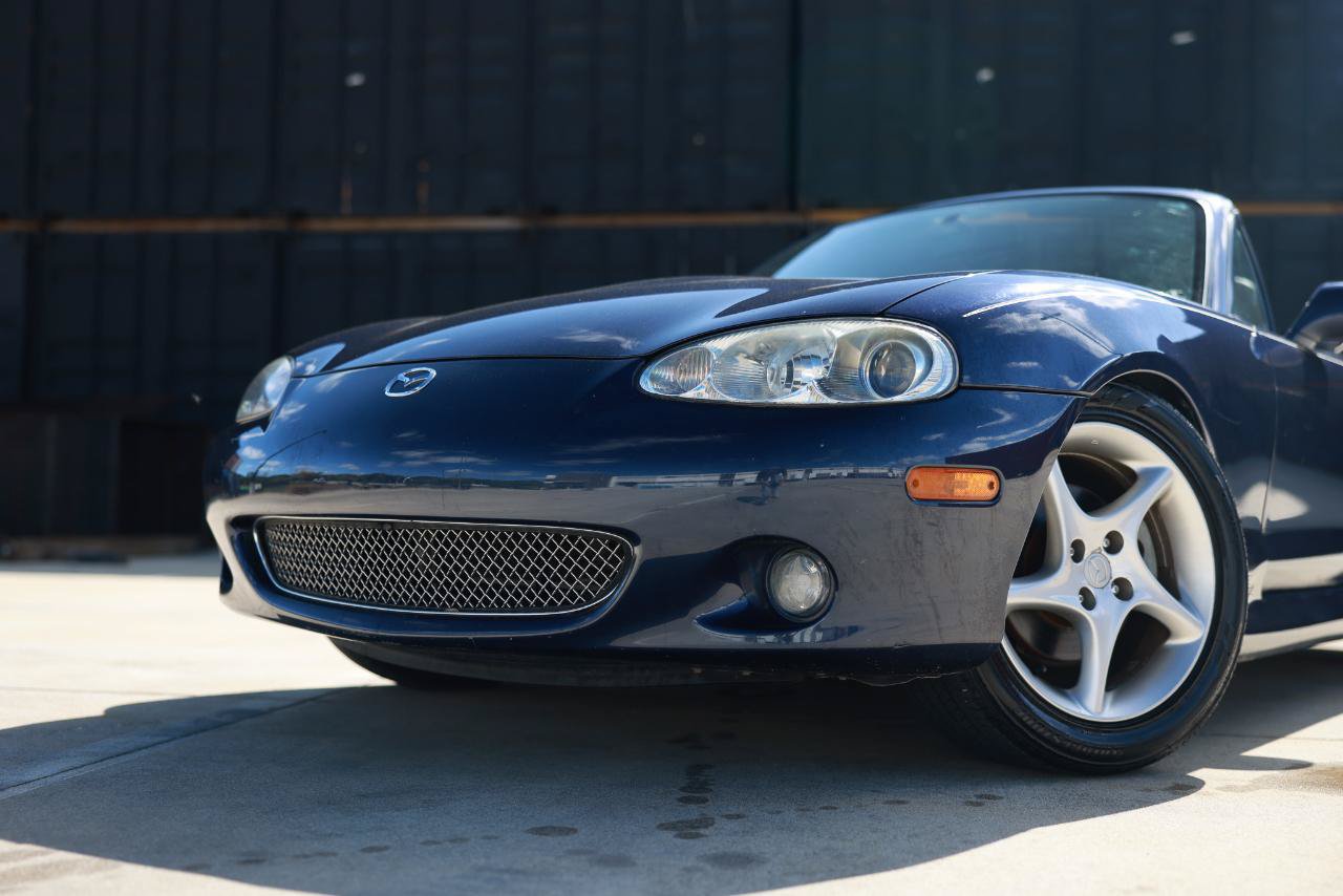 Used 2002 MAZDA MX-5 Miata RWD image 32