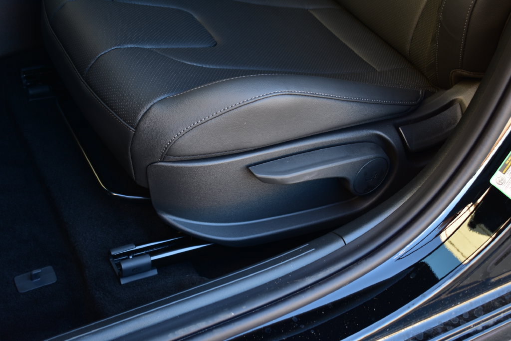 New 2026 Hyundai Elantra SEL Sport FWD image 18