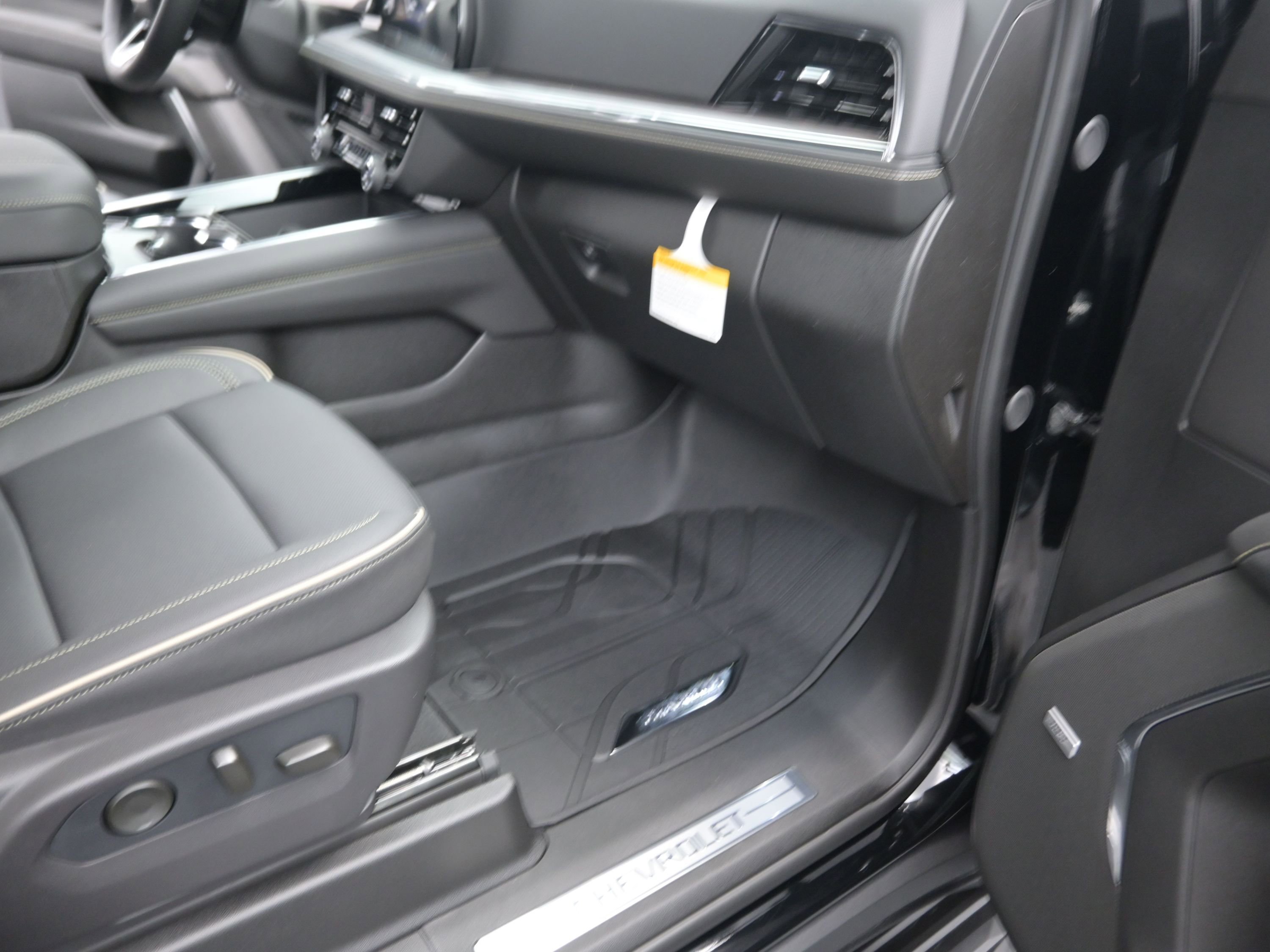 New 2026 Chevrolet Suburban Premier RWD image 21