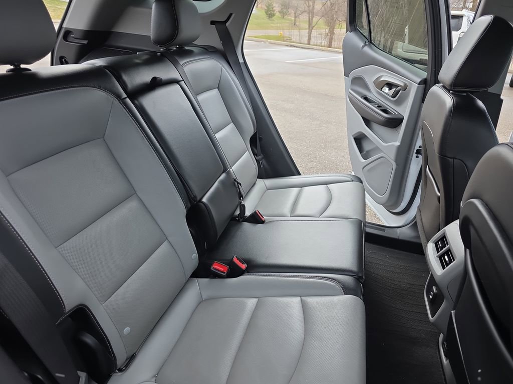 Used 2022 GMC Terrain SLT image 11