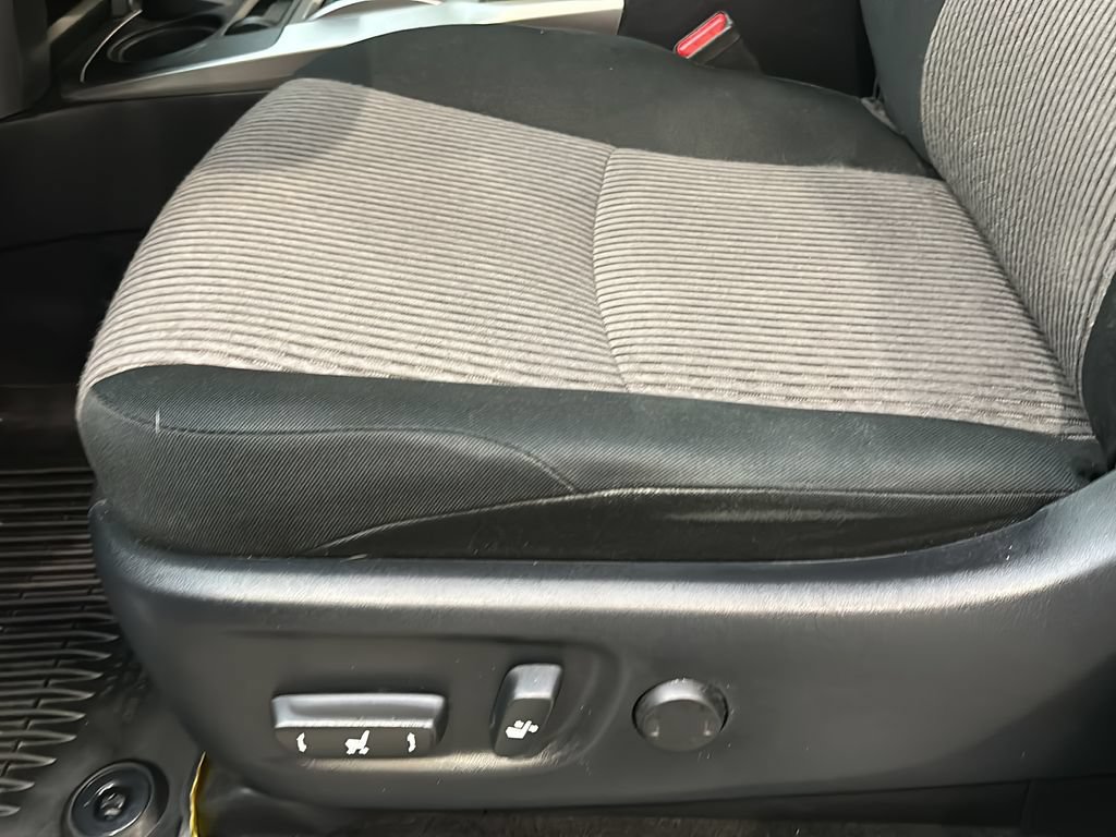 Used 2018 Toyota 4Runner SR5 AWD/4WD image 11