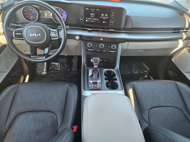 Used 2022 Kia Carnival LX image 11