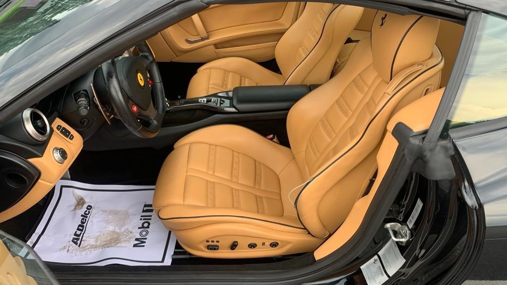 Used 2014 Ferrari California image 17