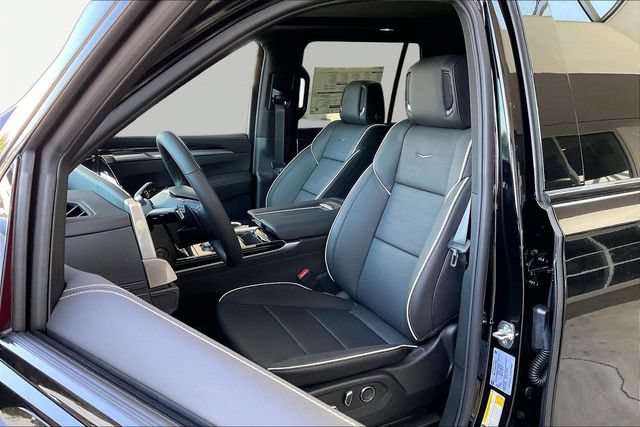 New 2026 Cadillac Escalade Sport w/ LPO, ONYX Package AWD/4WD image 10