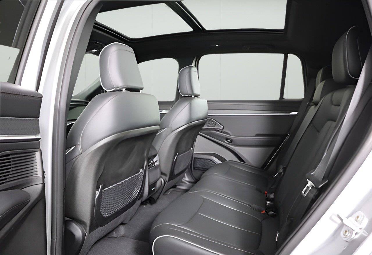 New 2025 Jeep Wagoneer S Limited AWD/4WD image 10