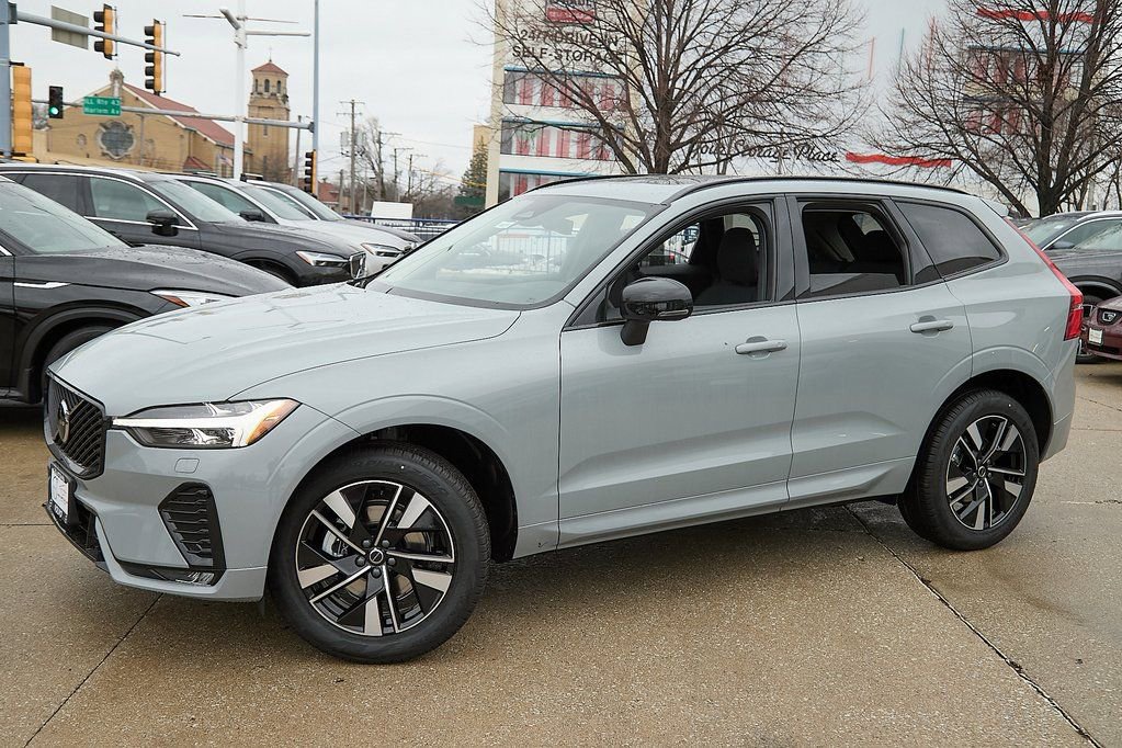 New 2026 Volvo XC60 B5 Core w/ Climate Package image 3