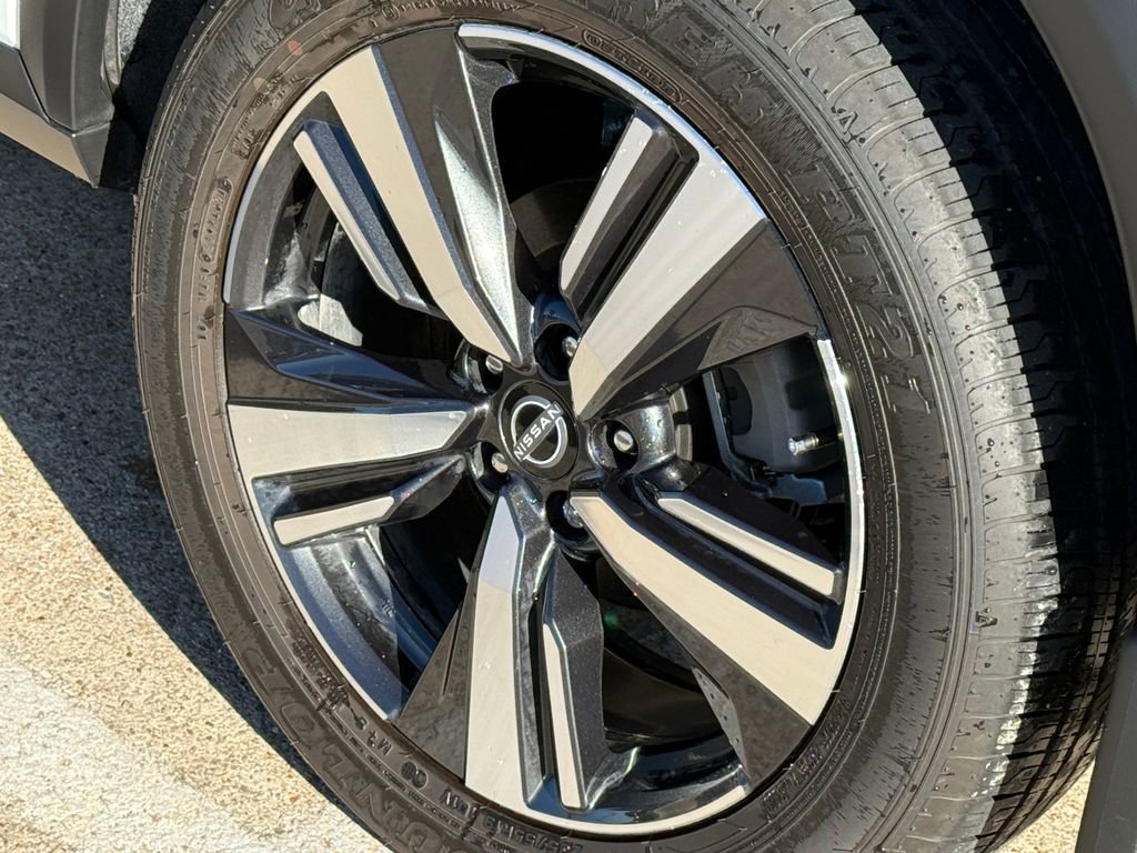 Used 2025 Nissan Rogue SL image 10