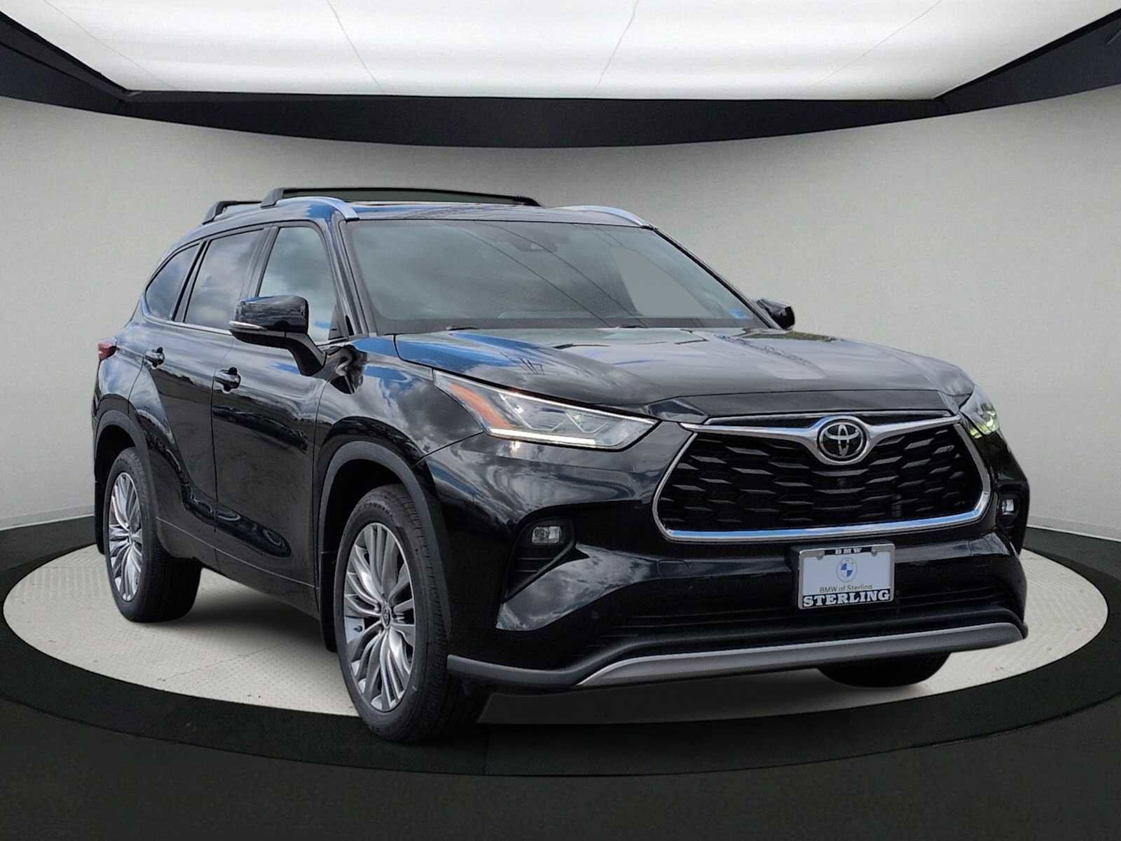 Used 2022 Toyota Highlander Platinum AWD/4WD image 2